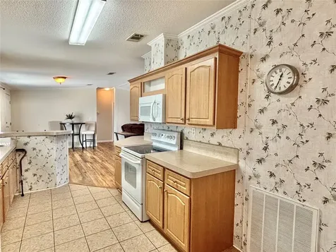 136 Americana Court NE St Petersburg FL 33702