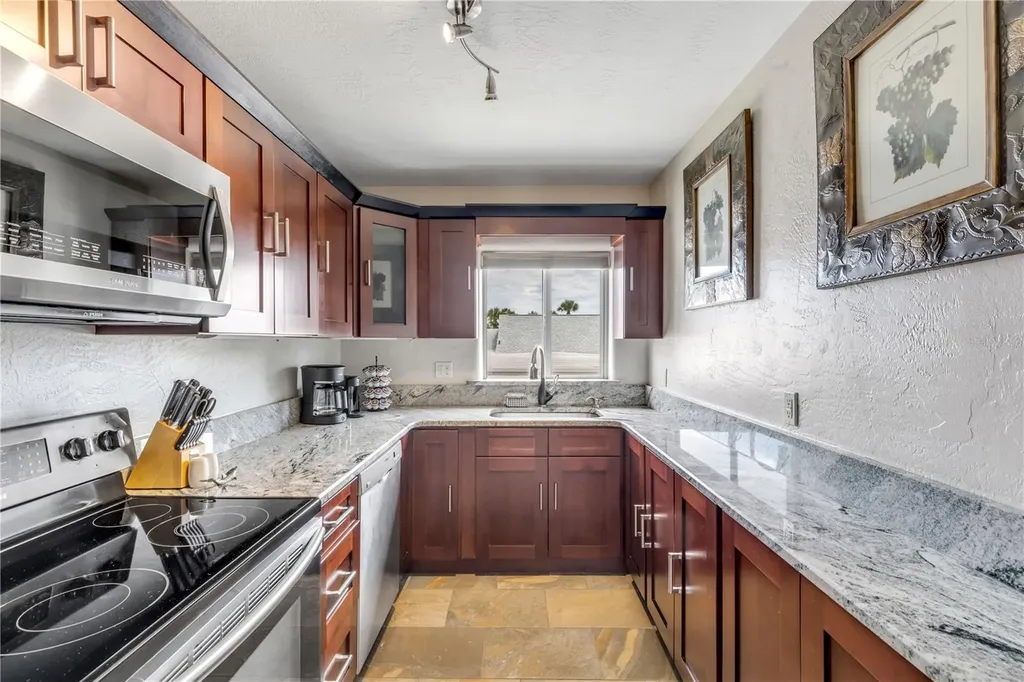 472 N Causeway New Smyrna Beach FL 32169