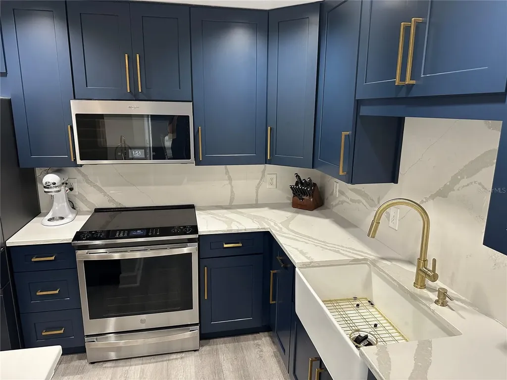808 3rd Avenue W Bradenton FL 34205