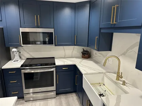808 3rd Avenue W Bradenton FL 34205