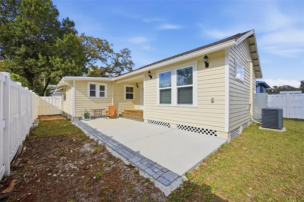 106 W Crest Avenue Tampa FL 33603