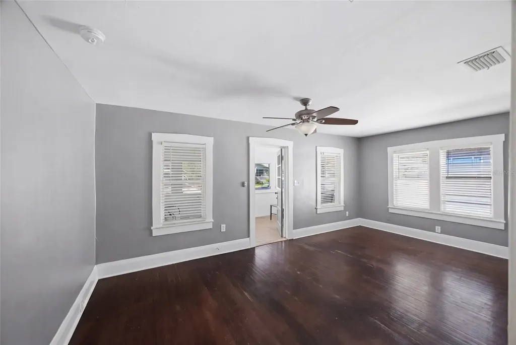 106 W Crest Avenue Tampa FL 33603