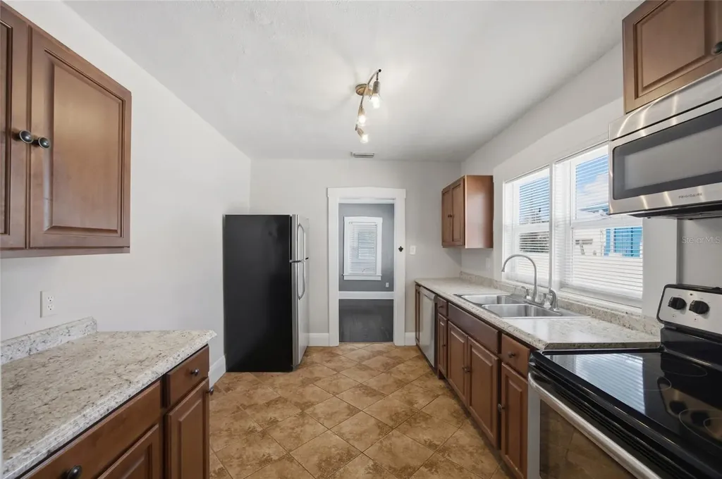 106 W Crest Avenue Tampa FL 33603