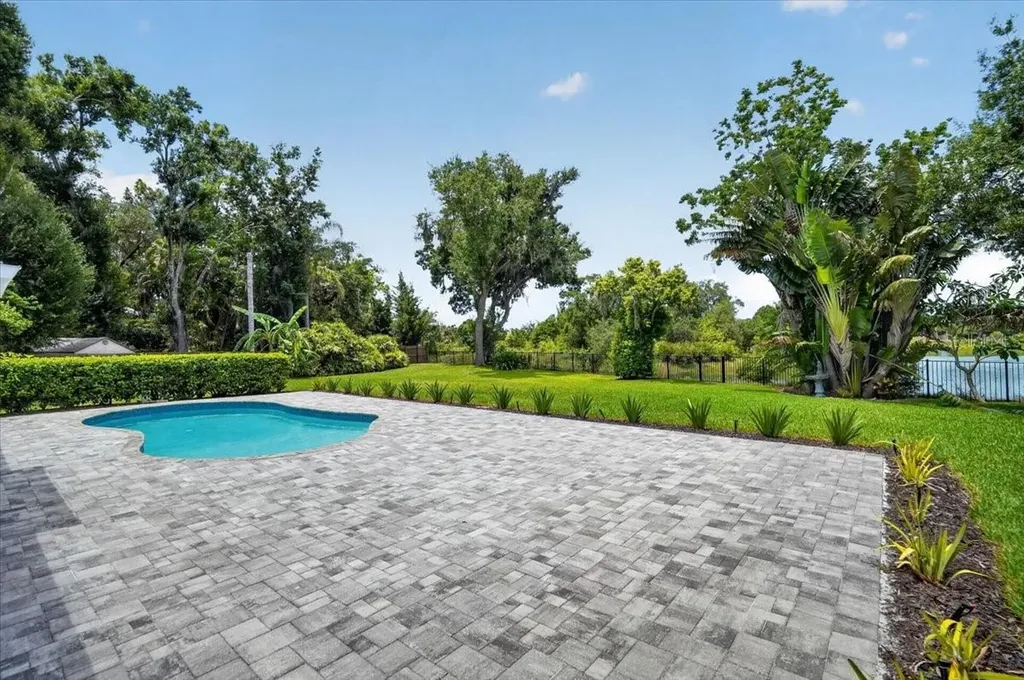 4230 Shady Oaks Court Sarasota FL 34233