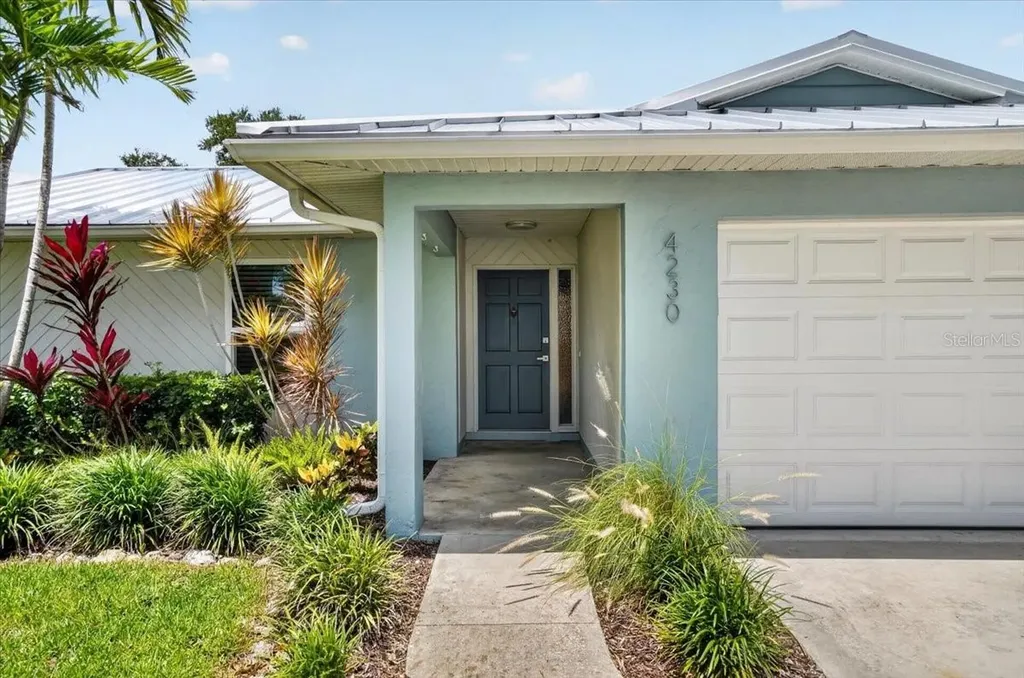 4230 Shady Oaks Court Sarasota FL 34233