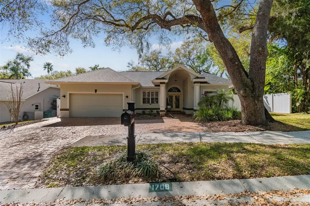 1709 La Forest Avenue Safety Harbor FL 34695