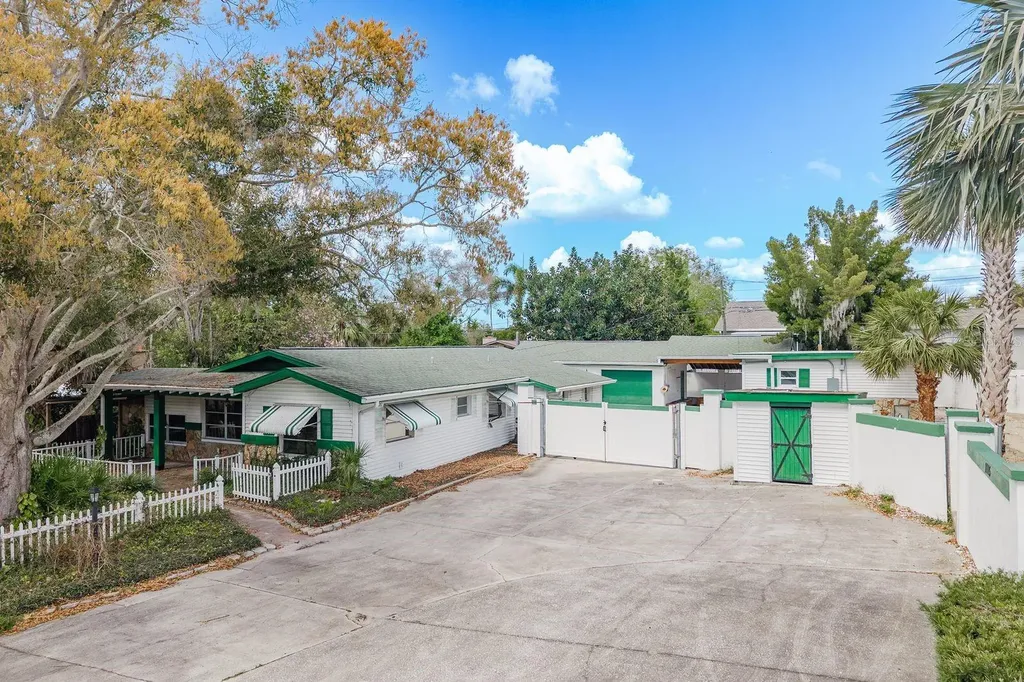 1115 Pennsylvania Avenue Palm Harbor FL 34683
