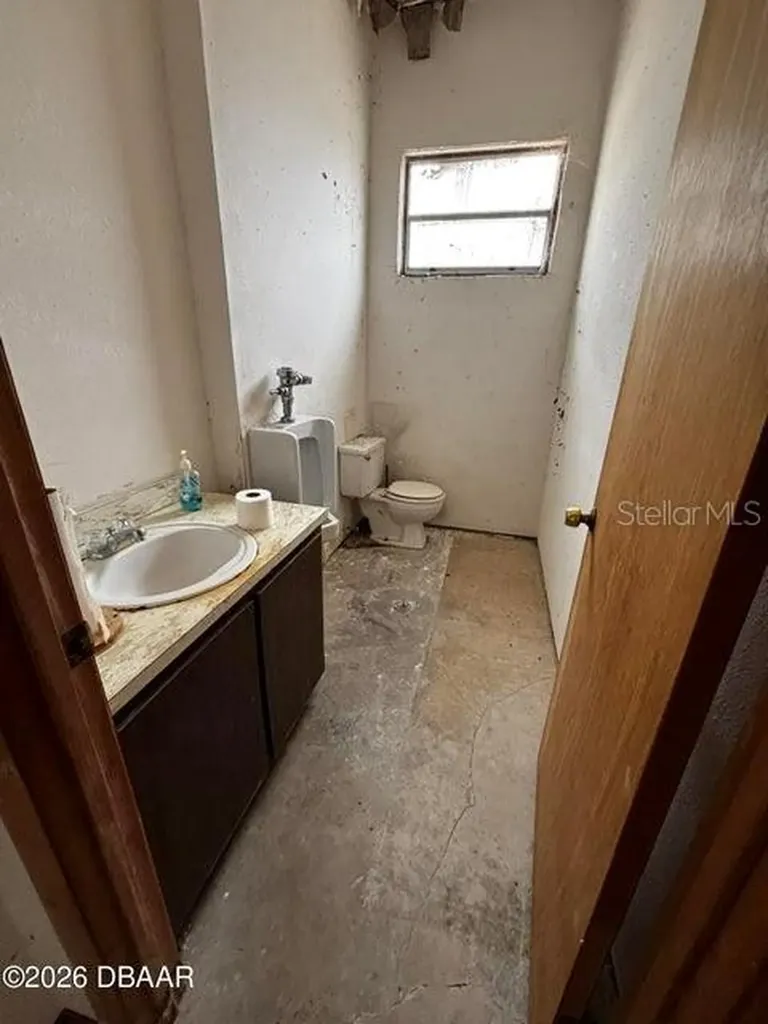 227 W Voorhis Avenue Deland FL 32720