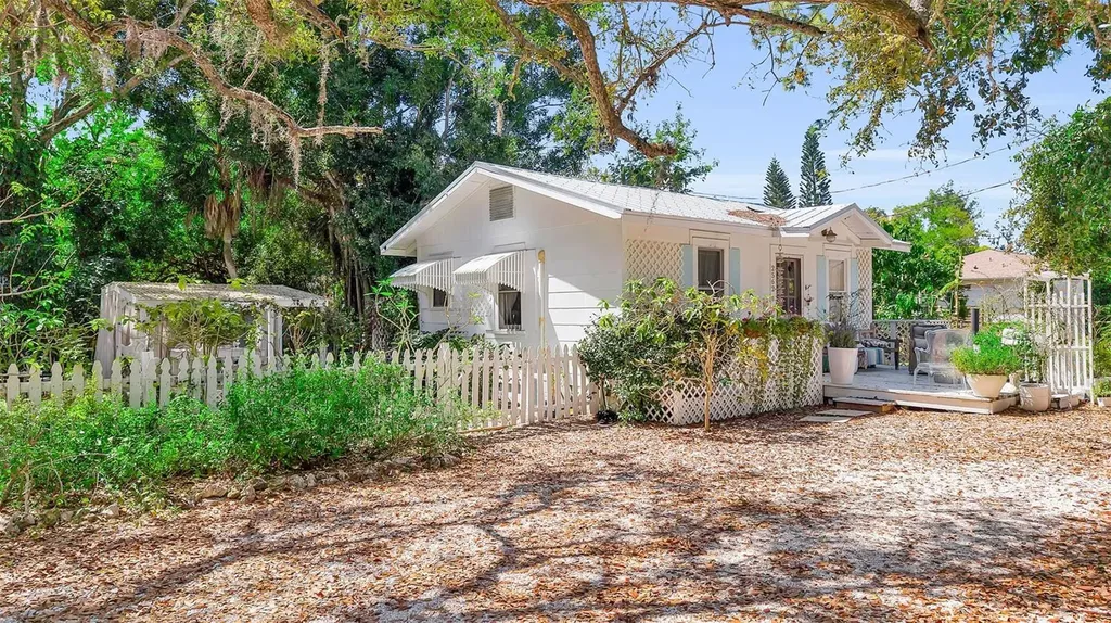 2562 Ashton Road Sarasota FL 34231