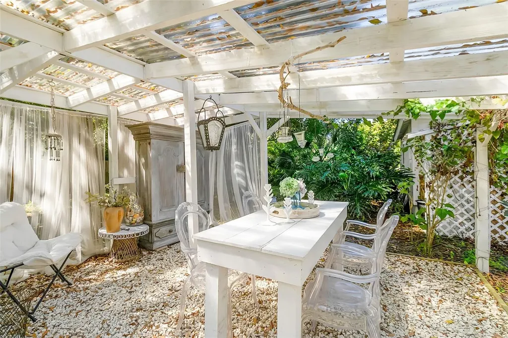 2562 Ashton Road Sarasota FL 34231
