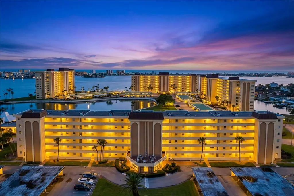 4650 Cove Circle St Petersburg FL 33708