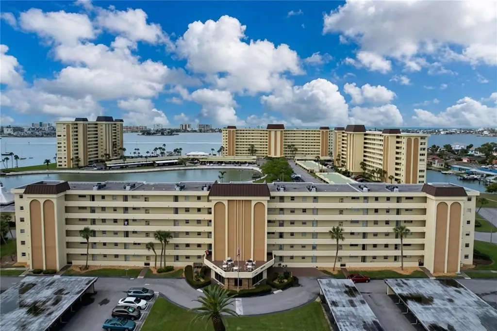 4650 Cove Circle St Petersburg FL 33708