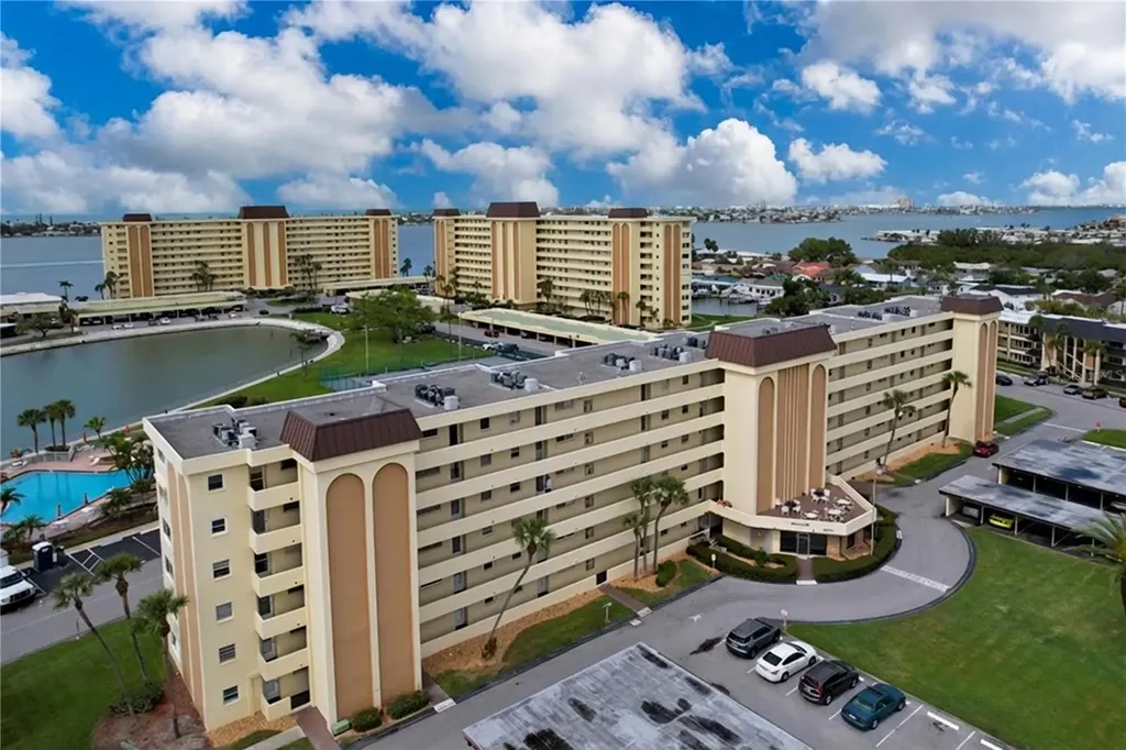 4650 Cove Circle St Petersburg FL 33708