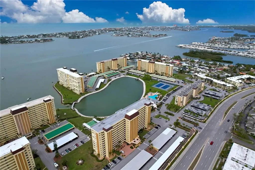 4650 Cove Circle St Petersburg FL 33708