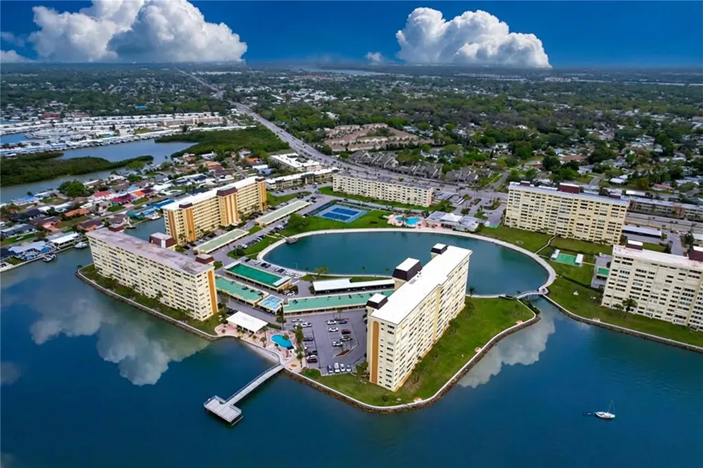 4650 Cove Circle St Petersburg FL 33708