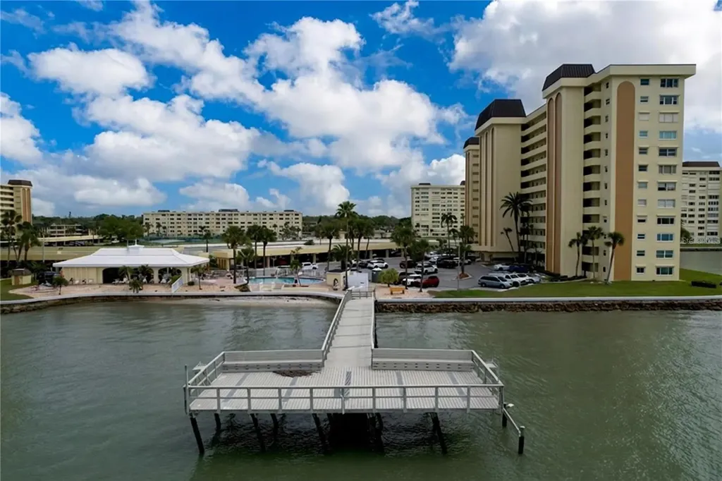 4650 Cove Circle St Petersburg FL 33708