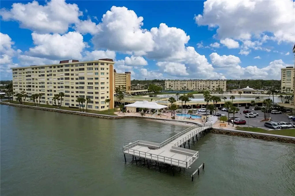 4650 Cove Circle St Petersburg FL 33708