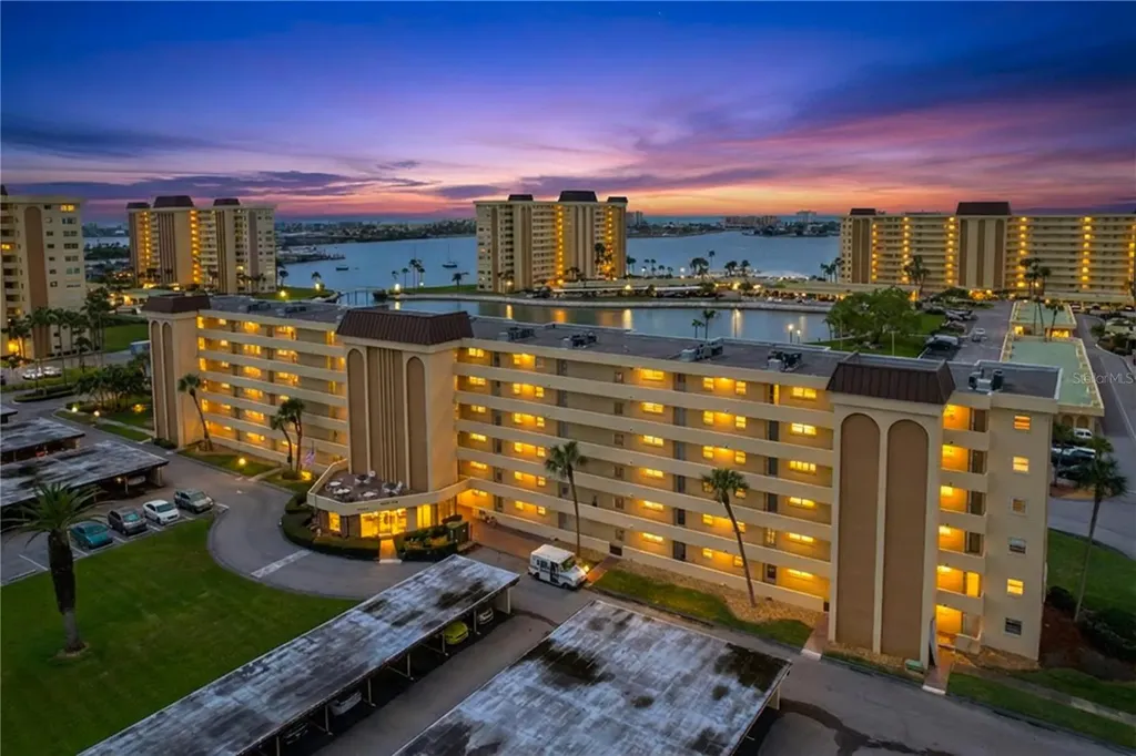 4650 Cove Circle St Petersburg FL 33708