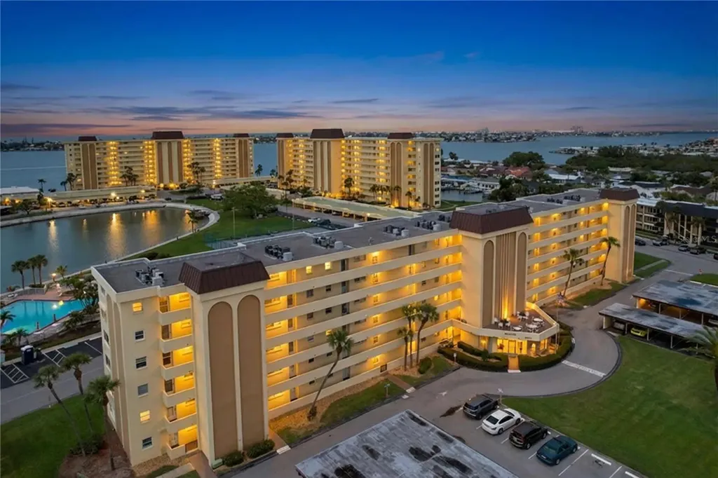 4650 Cove Circle St Petersburg FL 33708