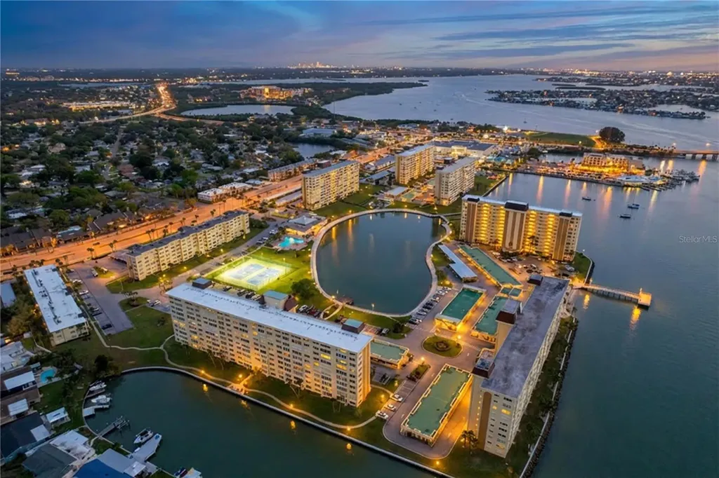 4650 Cove Circle St Petersburg FL 33708