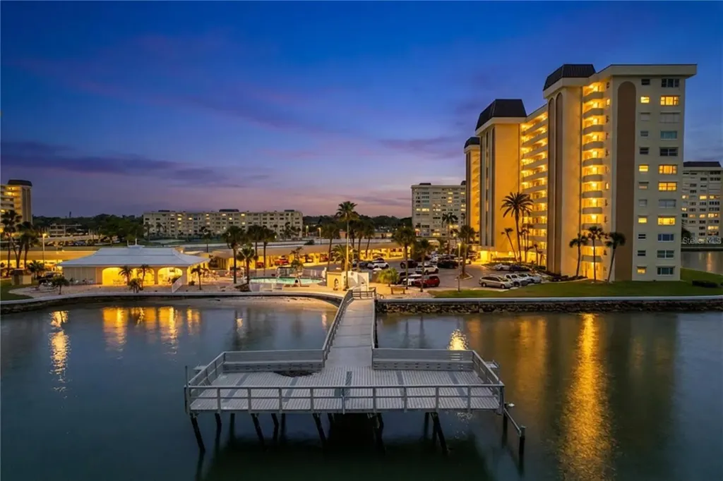 4650 Cove Circle St Petersburg FL 33708