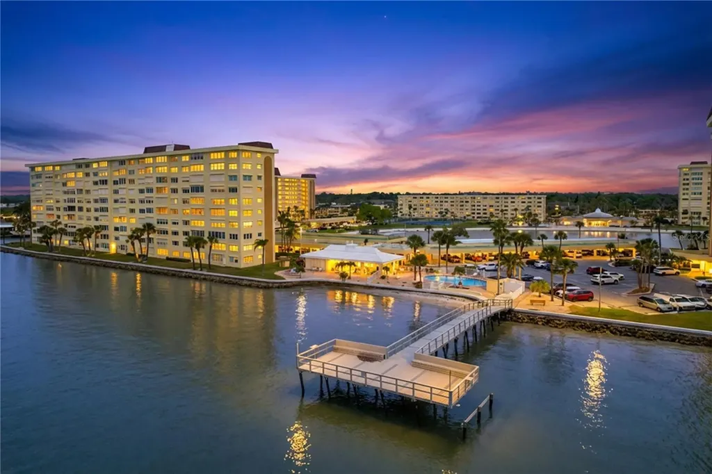 4650 Cove Circle St Petersburg FL 33708