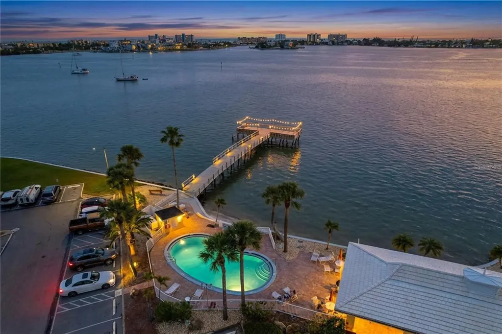 4650 Cove Circle St Petersburg FL 33708