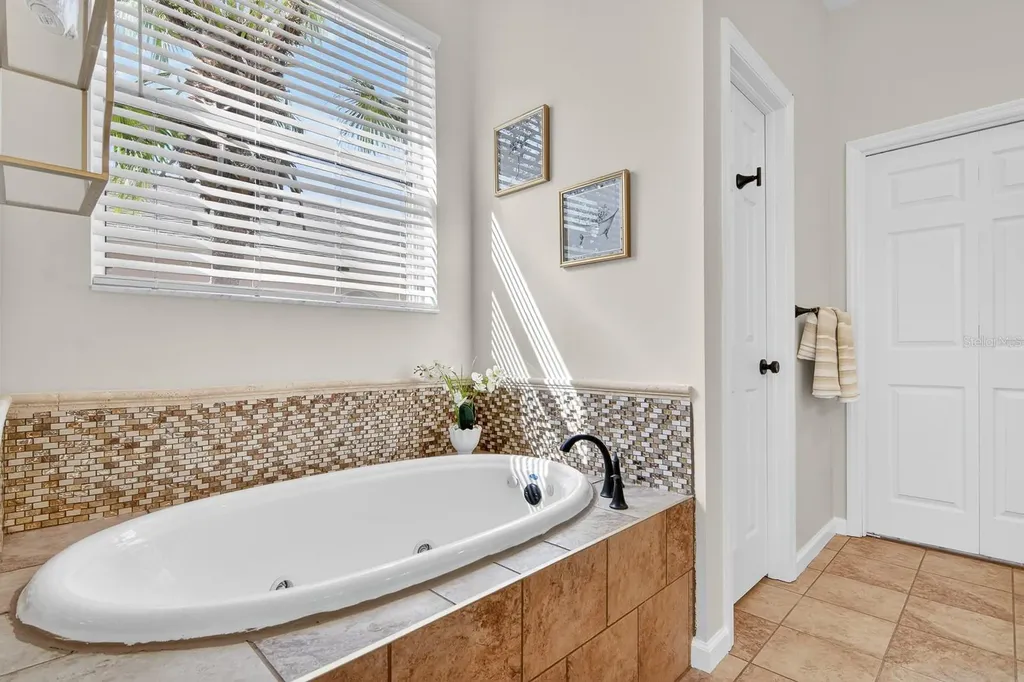 6002 Martinglade Place Lithia FL 33547