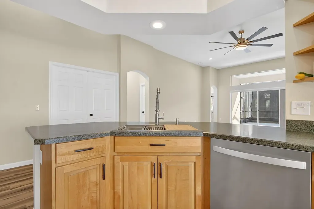 6002 Martinglade Place Lithia FL 33547