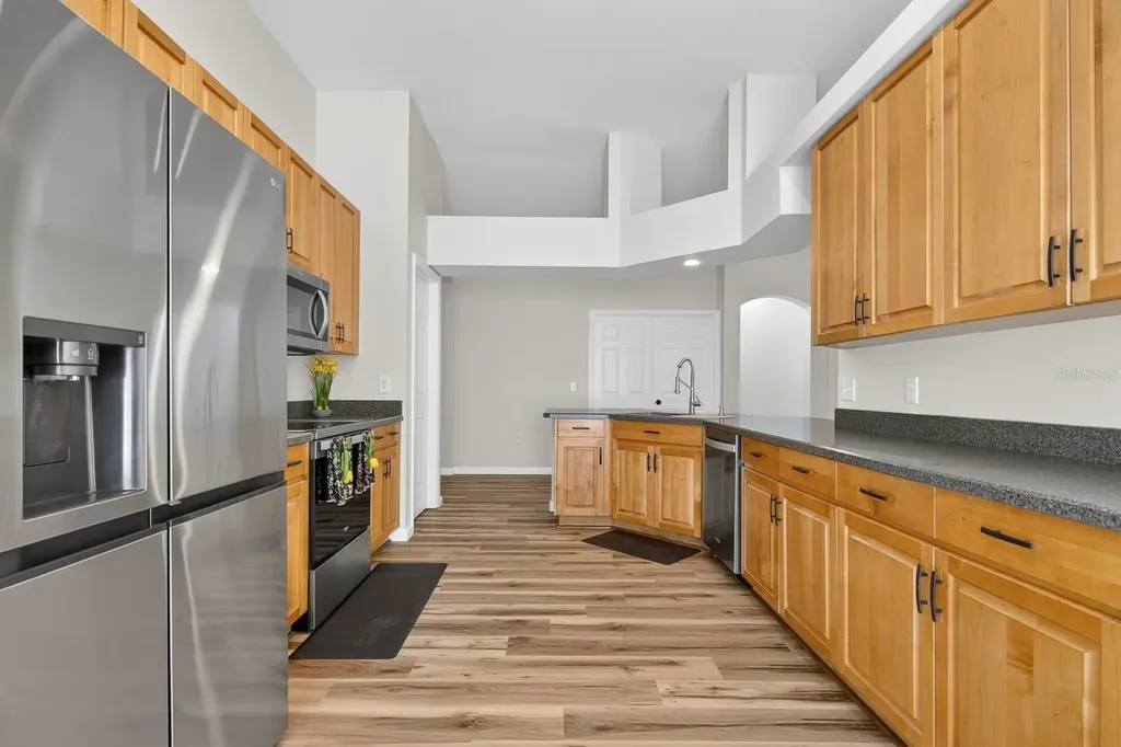 6002 Martinglade Place Lithia FL 33547