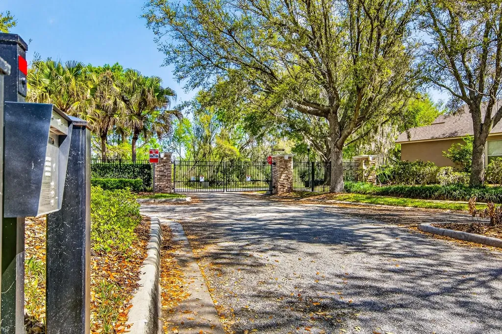 6002 Martinglade Place Lithia FL 33547