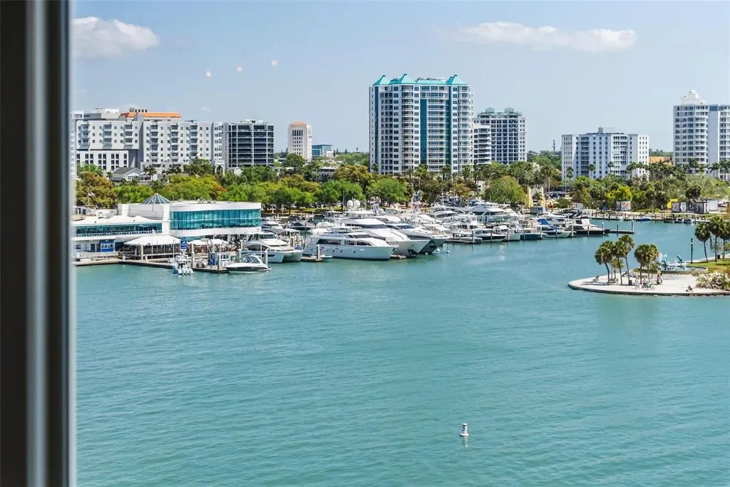 464 Golden Gate Point Sarasota FL 34236