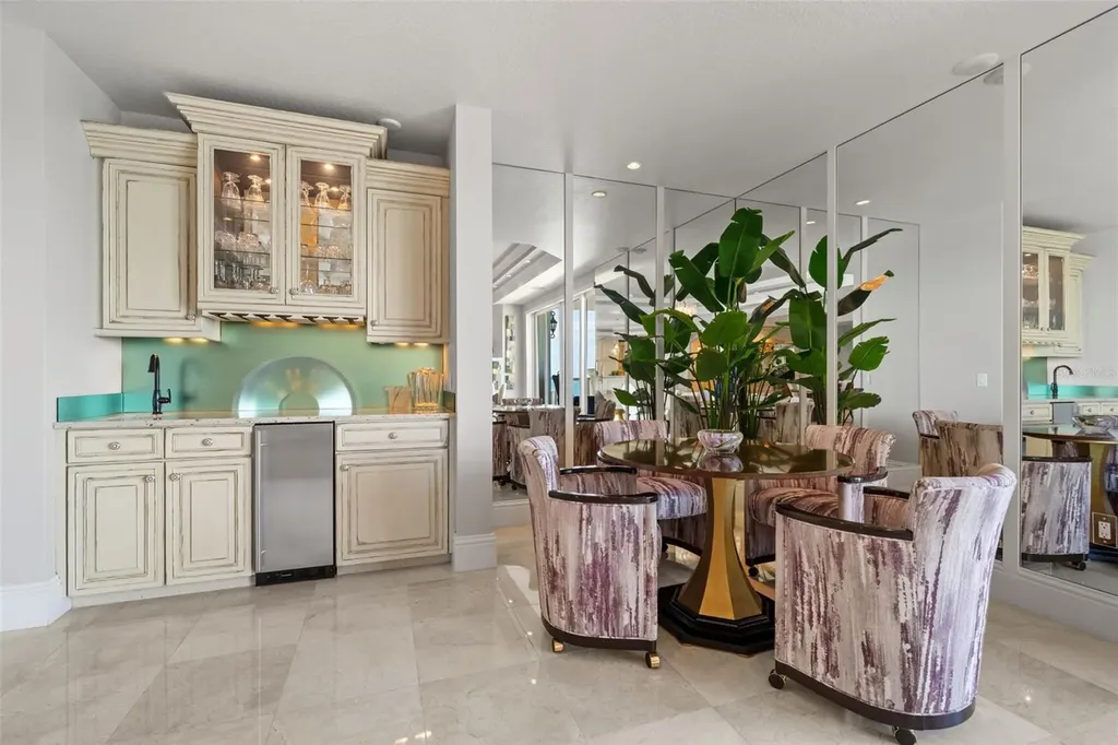 464 Golden Gate Point Sarasota FL 34236