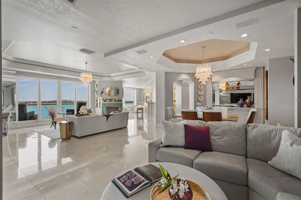 464 Golden Gate Point Sarasota FL 34236