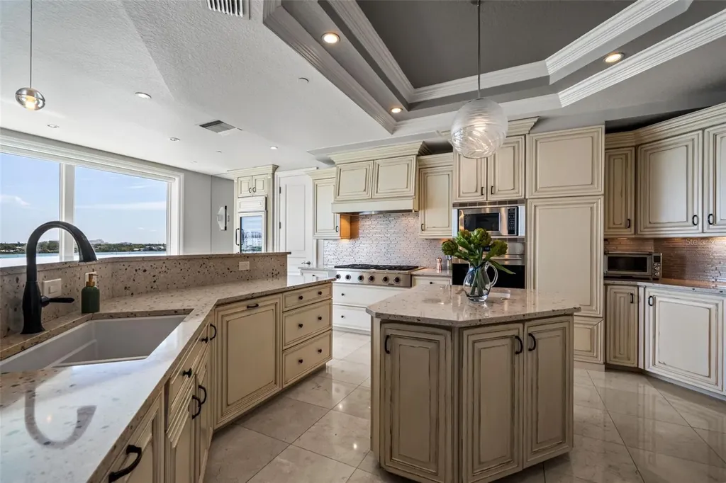 464 Golden Gate Point Sarasota FL 34236
