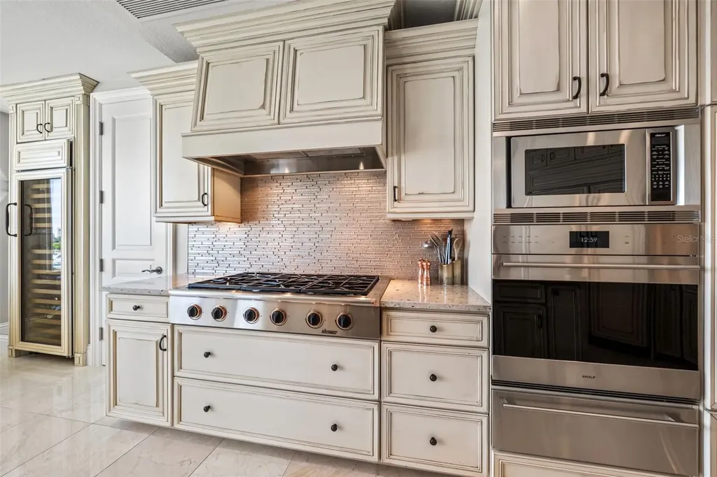 464 Golden Gate Point Sarasota FL 34236