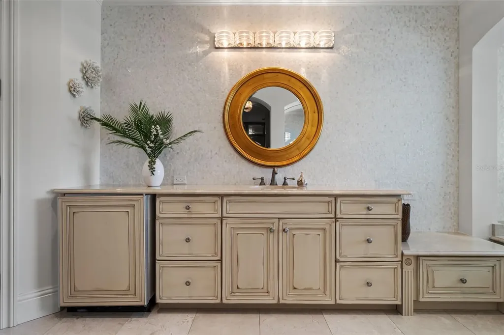 464 Golden Gate Point Sarasota FL 34236