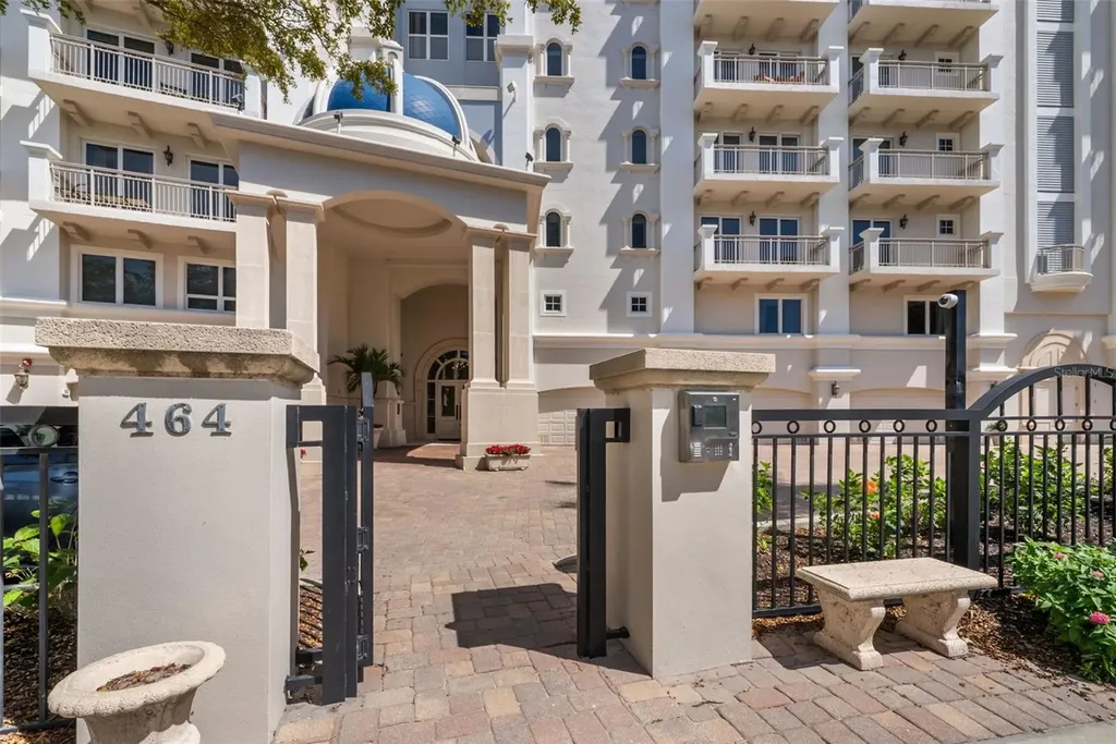 464 Golden Gate Point Sarasota FL 34236