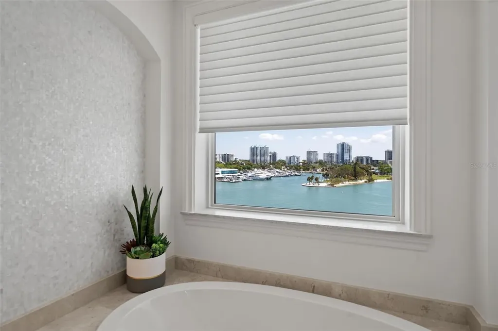 464 Golden Gate Point Sarasota FL 34236