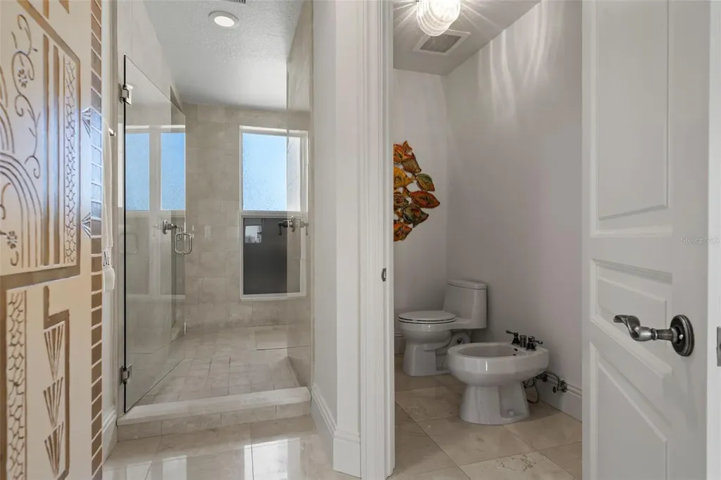 464 Golden Gate Point Sarasota FL 34236