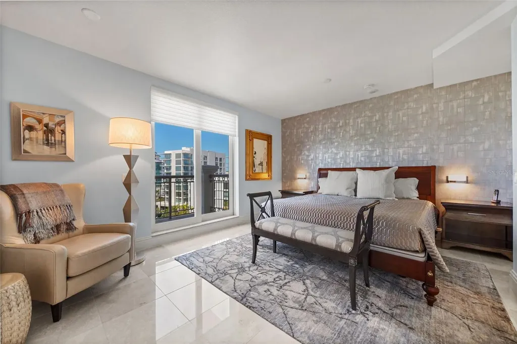 464 Golden Gate Point Sarasota FL 34236