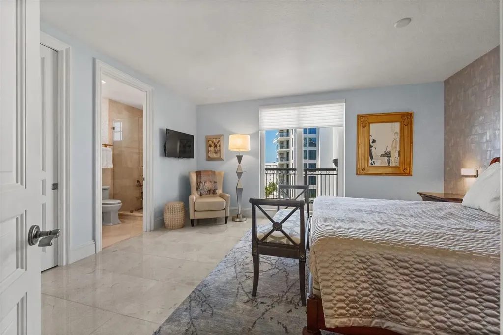 464 Golden Gate Point Sarasota FL 34236