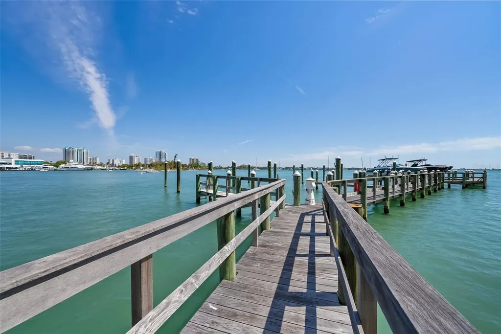 464 Golden Gate Point Sarasota FL 34236