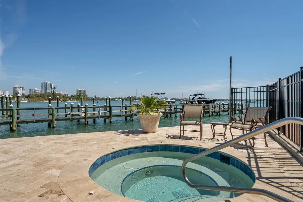 464 Golden Gate Point Sarasota FL 34236