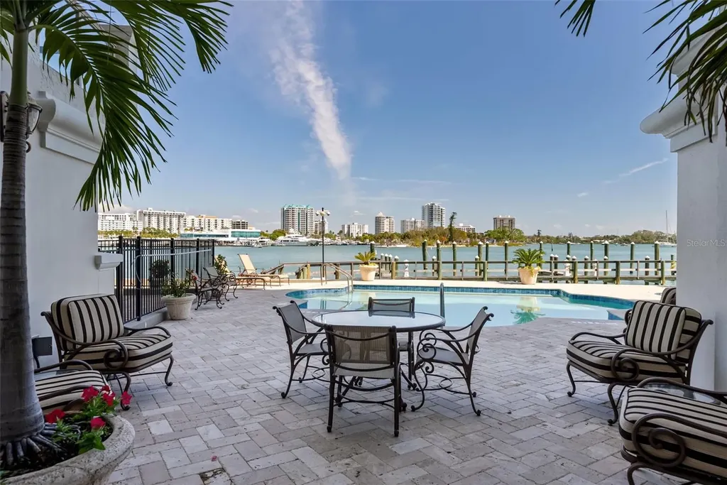 464 Golden Gate Point Sarasota FL 34236