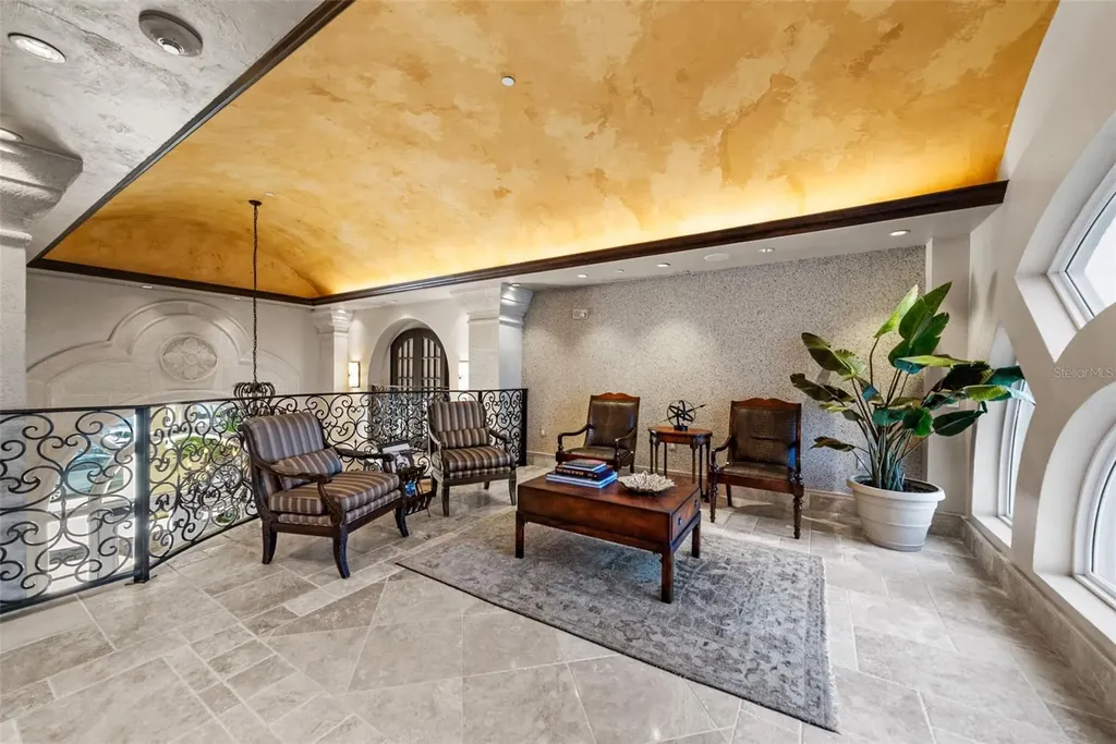 464 Golden Gate Point Sarasota FL 34236