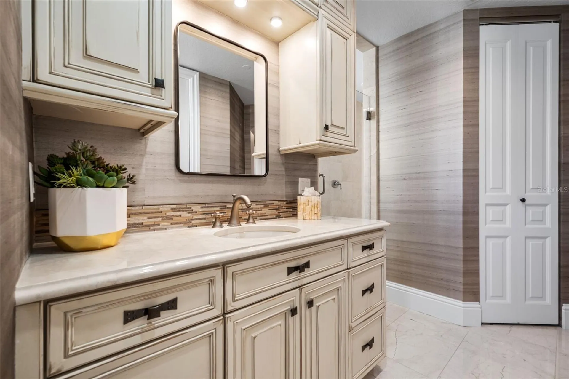 464 Golden Gate Point Sarasota FL 34236