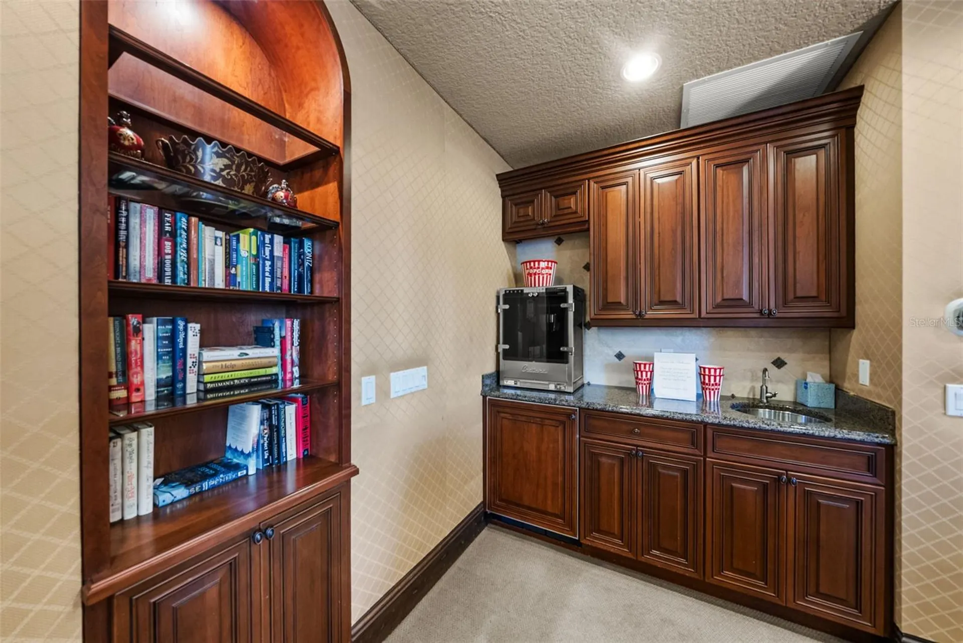 464 Golden Gate Point Sarasota FL 34236