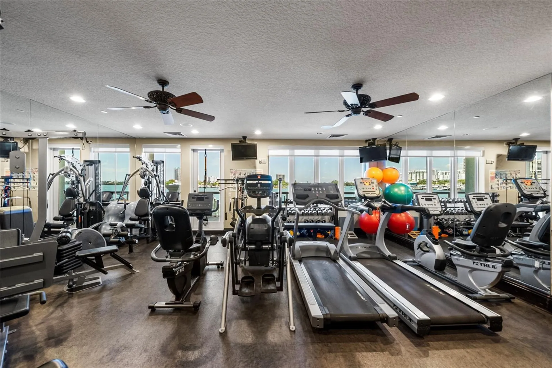 464 Golden Gate Point Sarasota FL 34236
