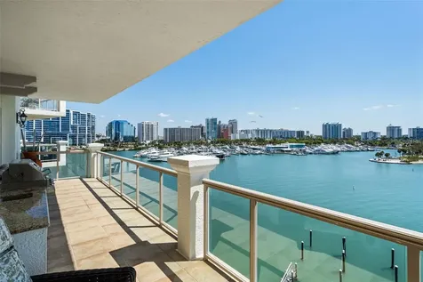 464 Golden Gate Point Sarasota FL 34236
